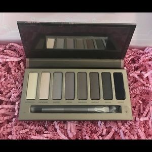 🆕 Pure Cosmetics Matte Nude Eyeshadow Palette